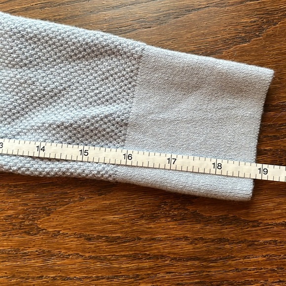 Gap lightweight v-neck sweater women’s M blue - Picture 8 of 9